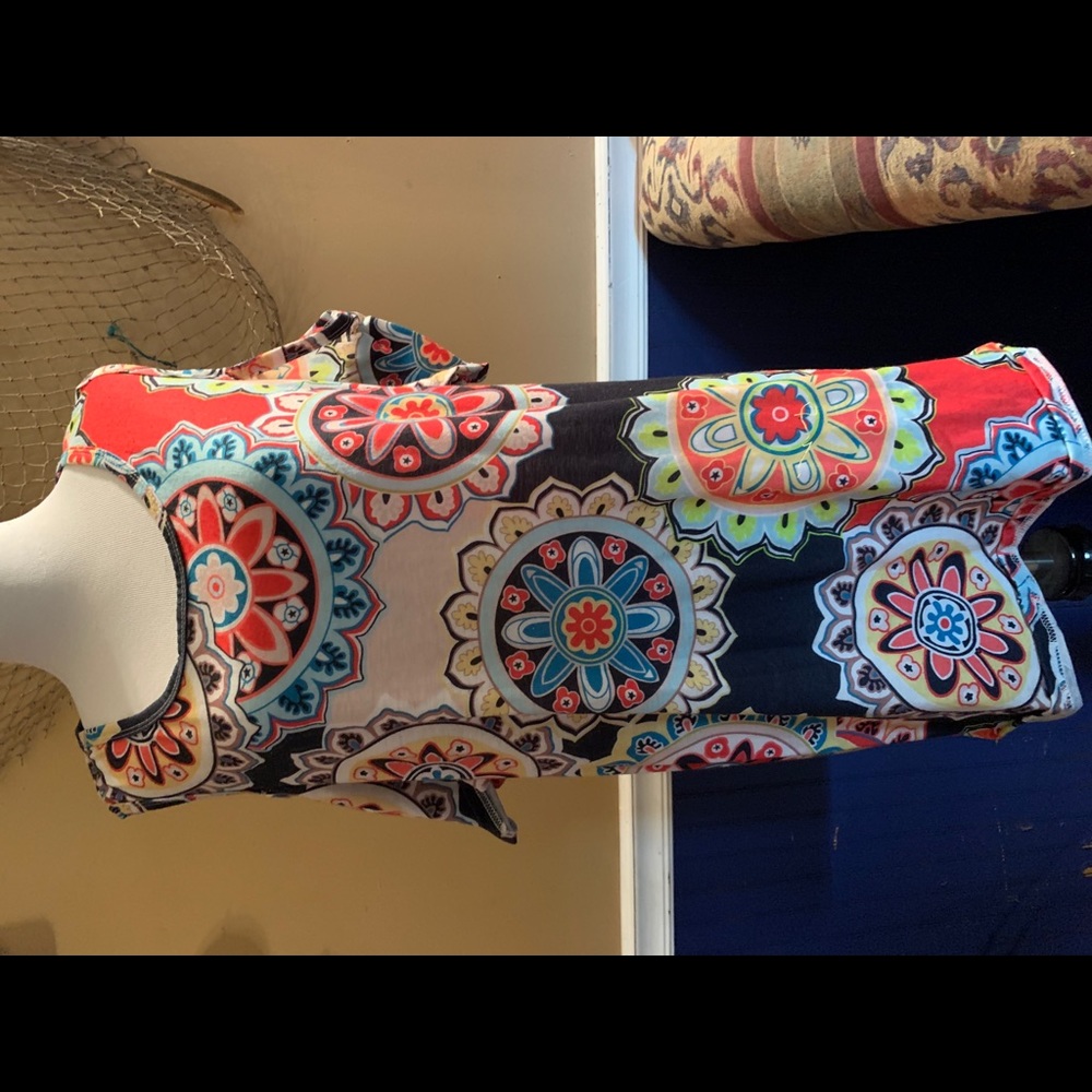 2X medallion type print cold shoulder fabric